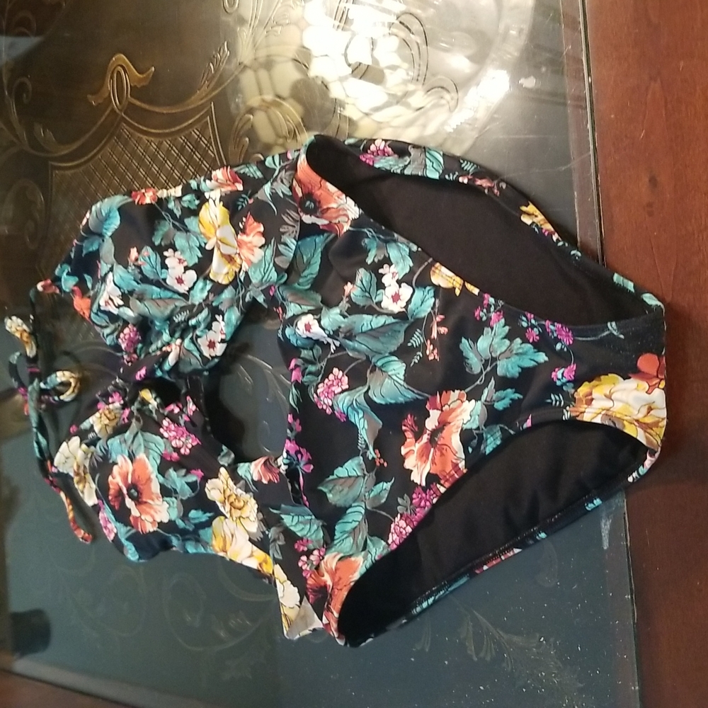 Xhilaration Bathing Suit Cut out Waist Size Medium Floral